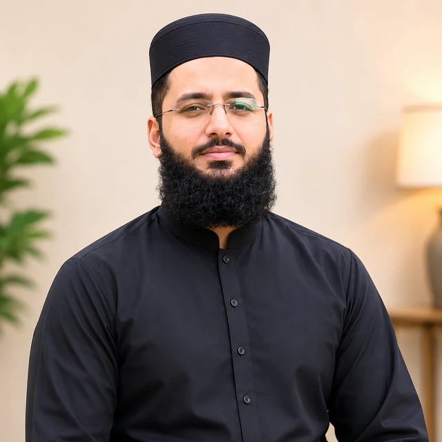 Sheikh Mohamed Sohaib — Nūr Academy faculty Sheikh Mohamed Sohaib, online Quran teacher for one-on-one Quran and Islamic studies at Nūr Academy